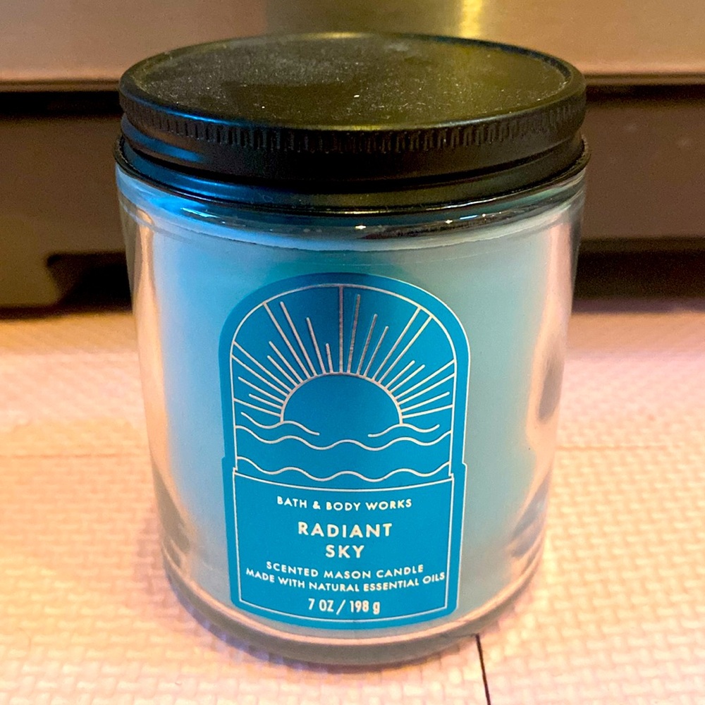 RADIANT SKY BATH AND BODY WORKS SINGLE WICK CANDLE 7 oz